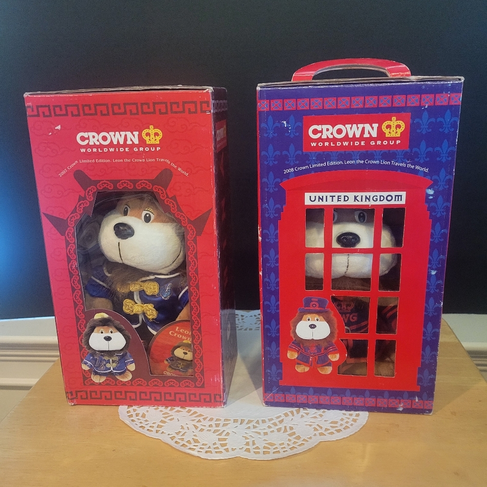 Set of 2 Leon the Crown Lion Travels the World 2007 & 2008